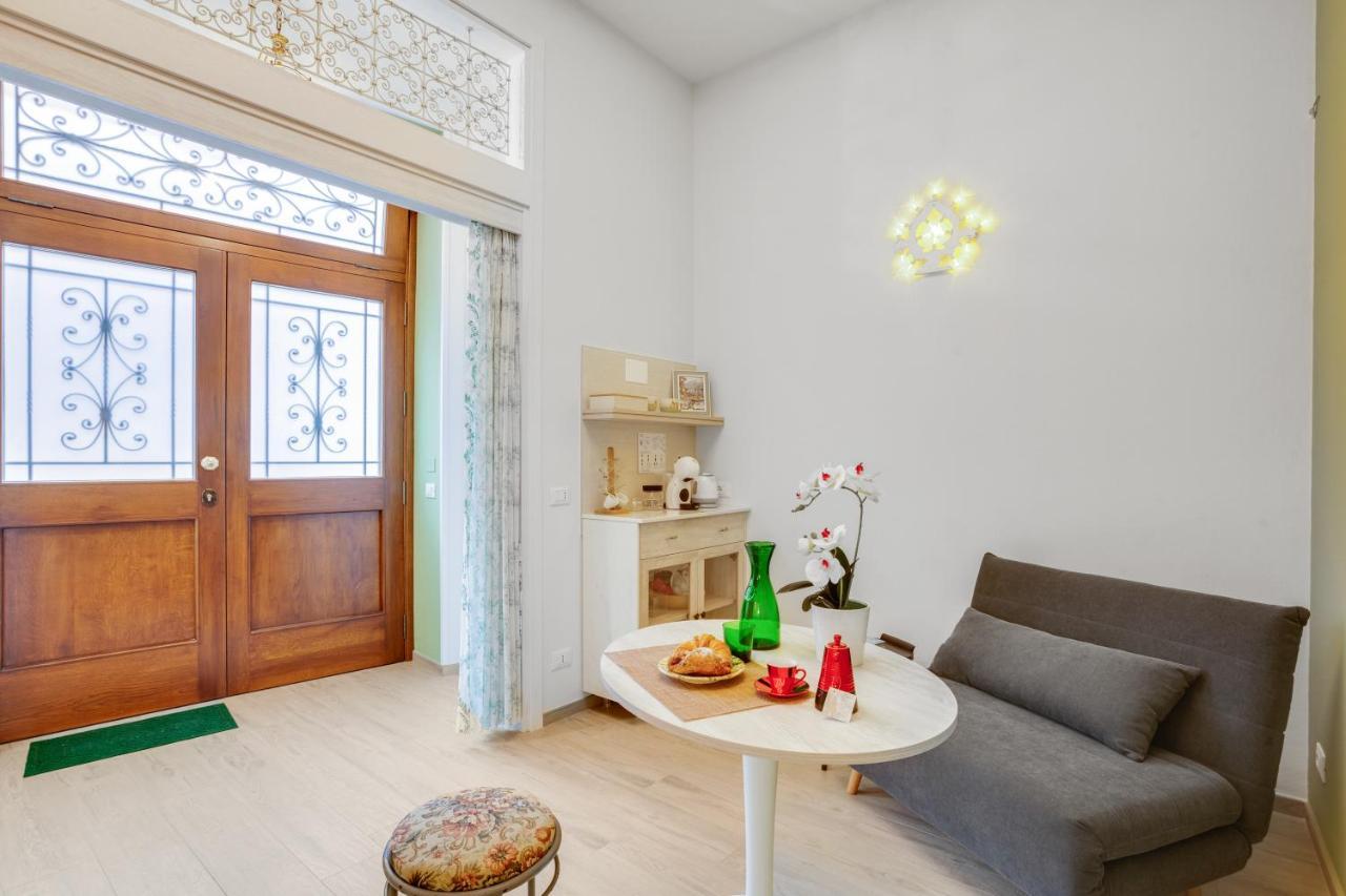 Madame Bari' Suite Apt In The Heart Of Bari Exterior photo
