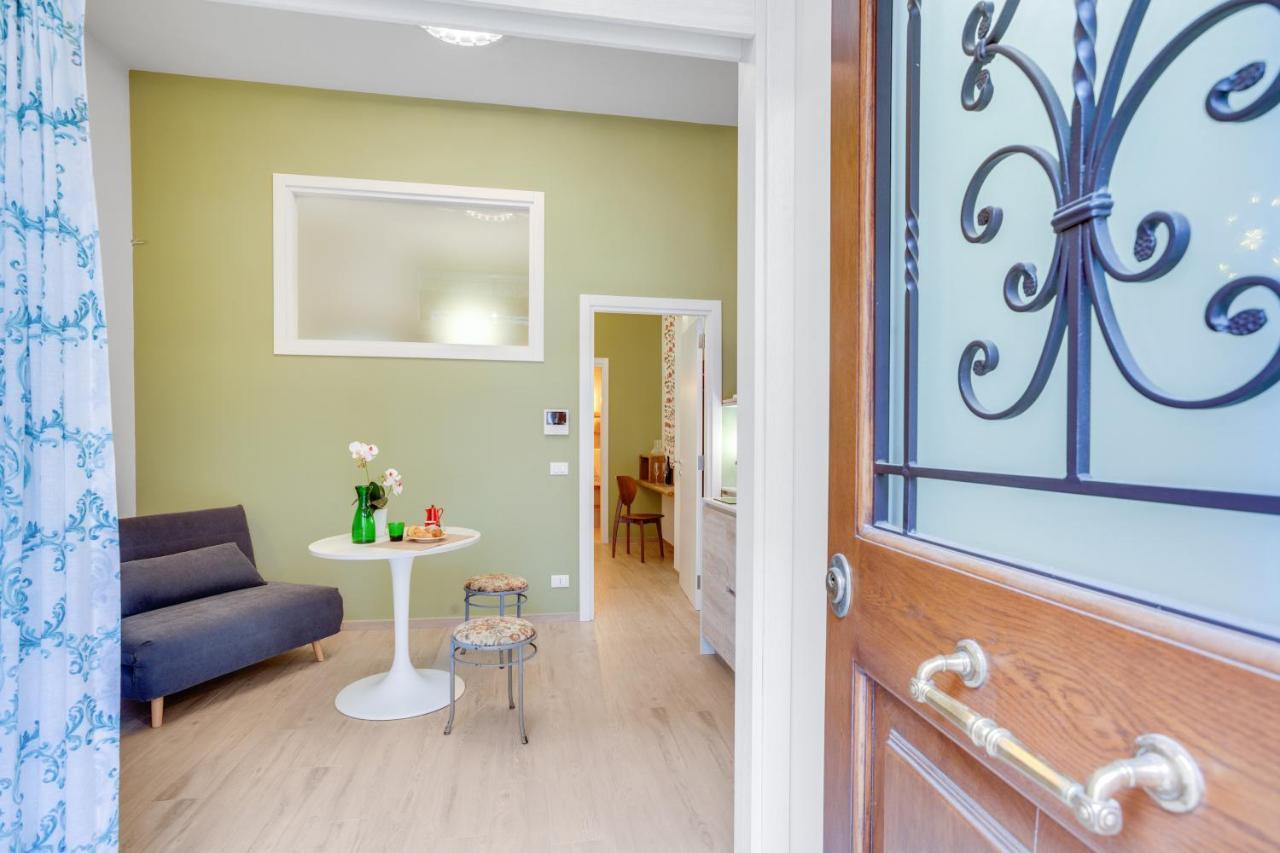 Madame Bari' Suite Apt In The Heart Of Bari Exterior photo