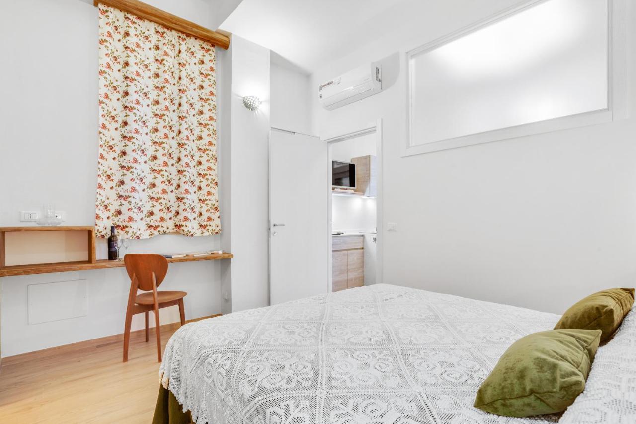 Madame Bari' Suite Apt In The Heart Of Bari Exterior photo